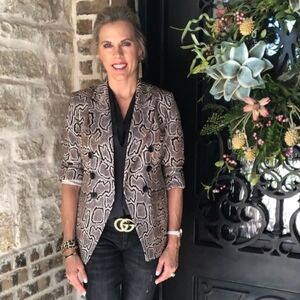 CAbi Animal Print Blazer with Dark Accents. Excellent Condition NWOT Size 8